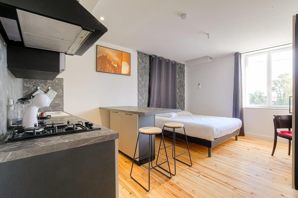 Le Cologne - De L'olivier Apartment Loyettes